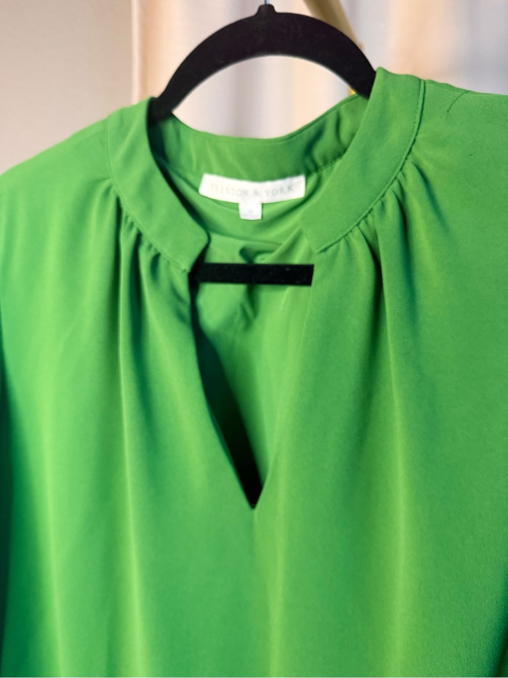 Preston & York Kelly Green V-Neck Shift Dress - Picture 3 of 6